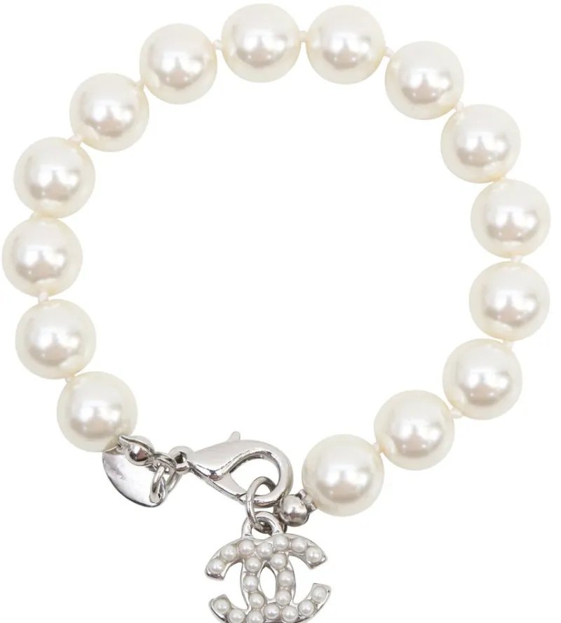 Pamono Ivory Pearl CC Charm Bracelet from Chanel, 2010s> Bracelets