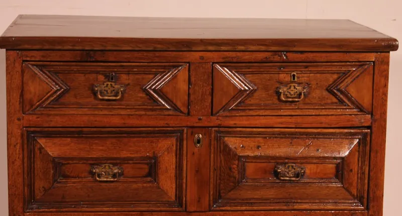 Pamono Jacobean Chest of Drawers in Oak and Walnut, 17th Century> Dressers, Commodes & Chests
