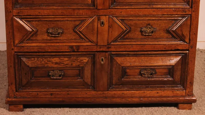 Pamono Jacobean Chest of Drawers in Oak and Walnut, 17th Century> Dressers, Commodes & Chests