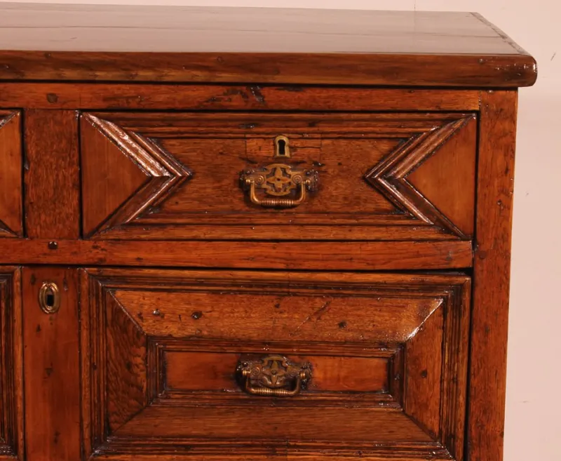 Pamono Jacobean Chest of Drawers in Oak and Walnut, 17th Century> Dressers, Commodes & Chests