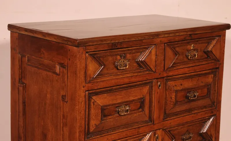 Pamono Jacobean Chest of Drawers in Oak and Walnut, 17th Century> Dressers, Commodes & Chests
