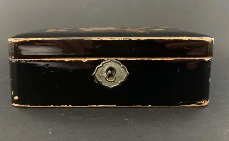 Pamono Japanese Lacquered Box with Flower> Trunks Crates & Baskets