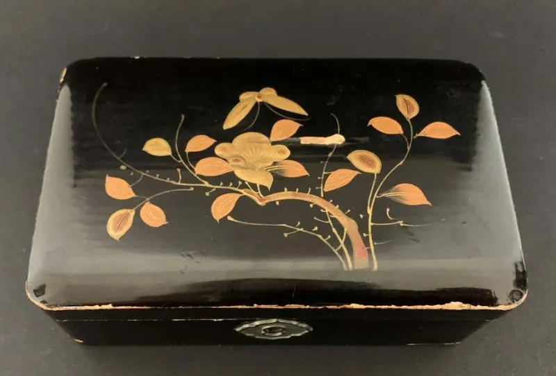 Pamono Japanese Lacquered Box with Flower> Trunks Crates & Baskets