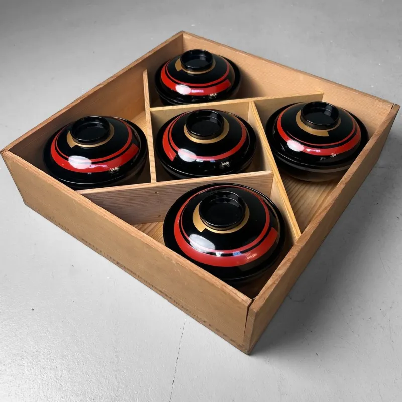 Pamono Japanese Lacquerware Bowls, 1970s, Set of 5> Serving Dishes