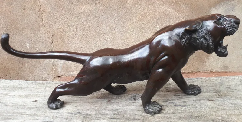 Pamono Japanese Meiji Era Artist, Okimono Sculpture of a Tiger, 1890s, Bronze> Sculpture