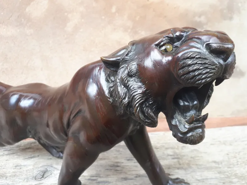 Pamono Japanese Meiji Era Artist, Okimono Sculpture of a Tiger, 1890s, Bronze> Sculpture