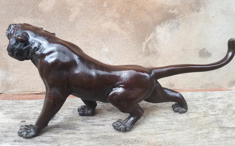 Pamono Japanese Meiji Era Artist, Okimono Sculpture of a Tiger, 1890s, Bronze> Sculpture