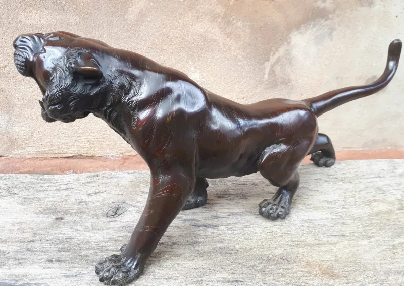 Pamono Japanese Meiji Era Artist, Okimono Sculpture of a Tiger, 1890s, Bronze> Sculpture