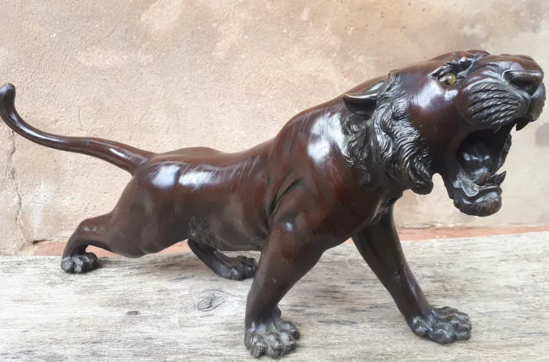 Pamono Japanese Meiji Era Artist, Okimono Sculpture of a Tiger, 1890s, Bronze> Sculpture