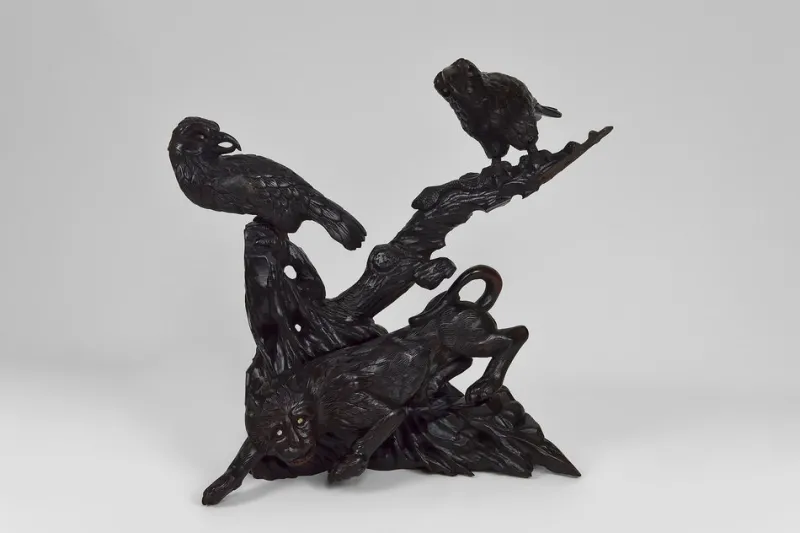 Pamono Japanese Meiji Era Artist, Large Okimono Sculpture with Lion and Crows, 1880s, Wood> Art Nouveau