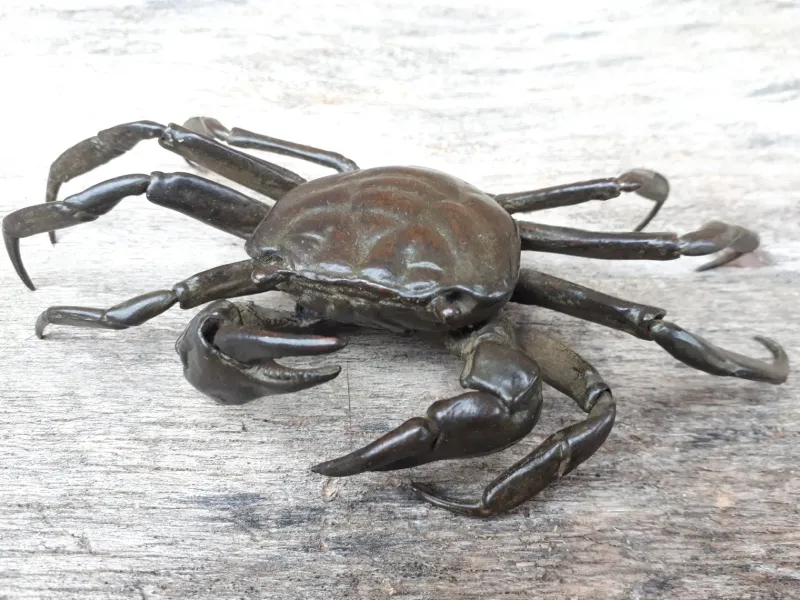Sale Pamono Japanese Meiji Era Artist, Jizai Okimono Sculpture of a Crab, 1890s, Bronze