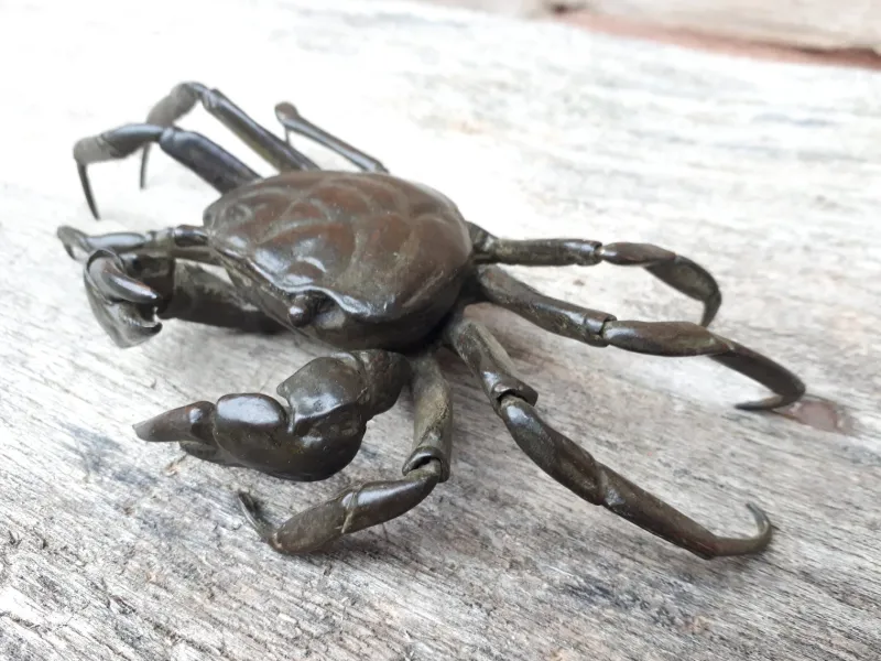 Sale Pamono Japanese Meiji Era Artist, Jizai Okimono Sculpture of a Crab, 1890s, Bronze