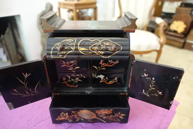 Clearance Pamono Japanese Meiji Lacquered Cabinet