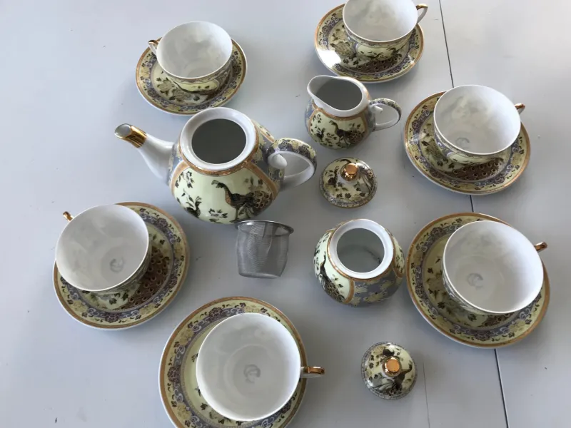 Pamono Japanese Porcelain Yamasen With a Pavia Motif, Set of 15> Coffee & Tea Service