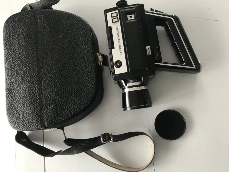 Hot Pamono Japanese Revue S8 Deluxe Camera with Case, 1960s