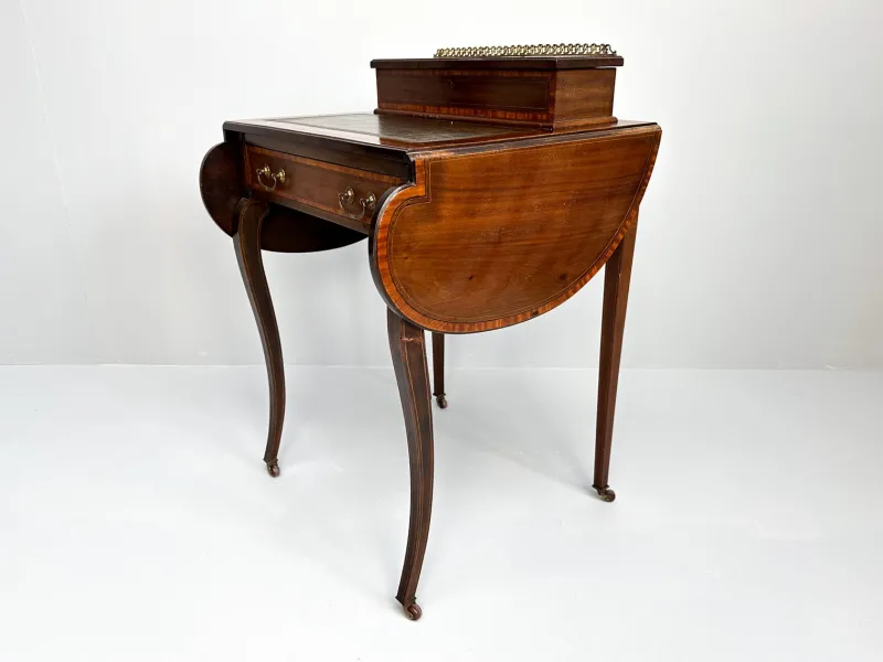Hot Pamono Kidney-Shaped Mahogany Desk, 19th Century