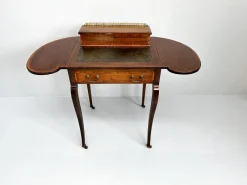 Hot Pamono Kidney-Shaped Mahogany Desk, 19th Century