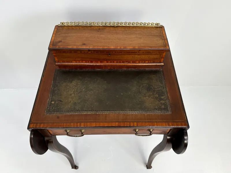 Hot Pamono Kidney-Shaped Mahogany Desk, 19th Century