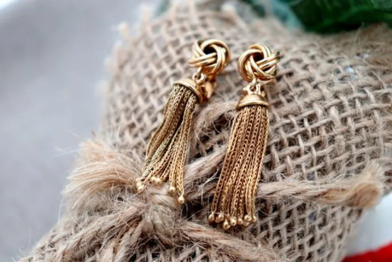 Pamono Knot-Shaped 18 Karat Gold Earrings with Articulated Pendants, Set of 2> Earrings