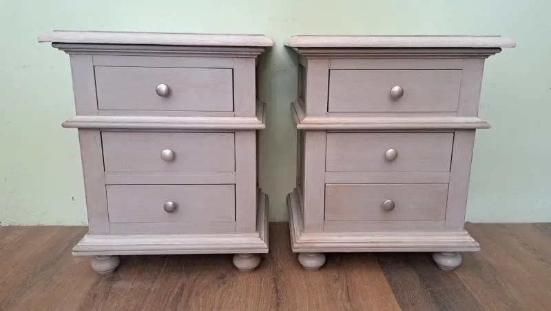 Pamono Lacquered Bedside Tables with Drawers, Set of 2> Nightstands