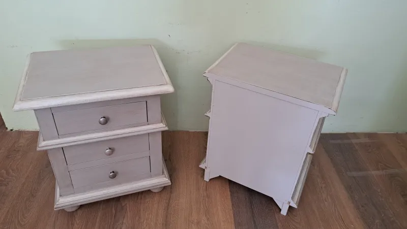 Pamono Lacquered Bedside Tables with Drawers, Set of 2> Nightstands