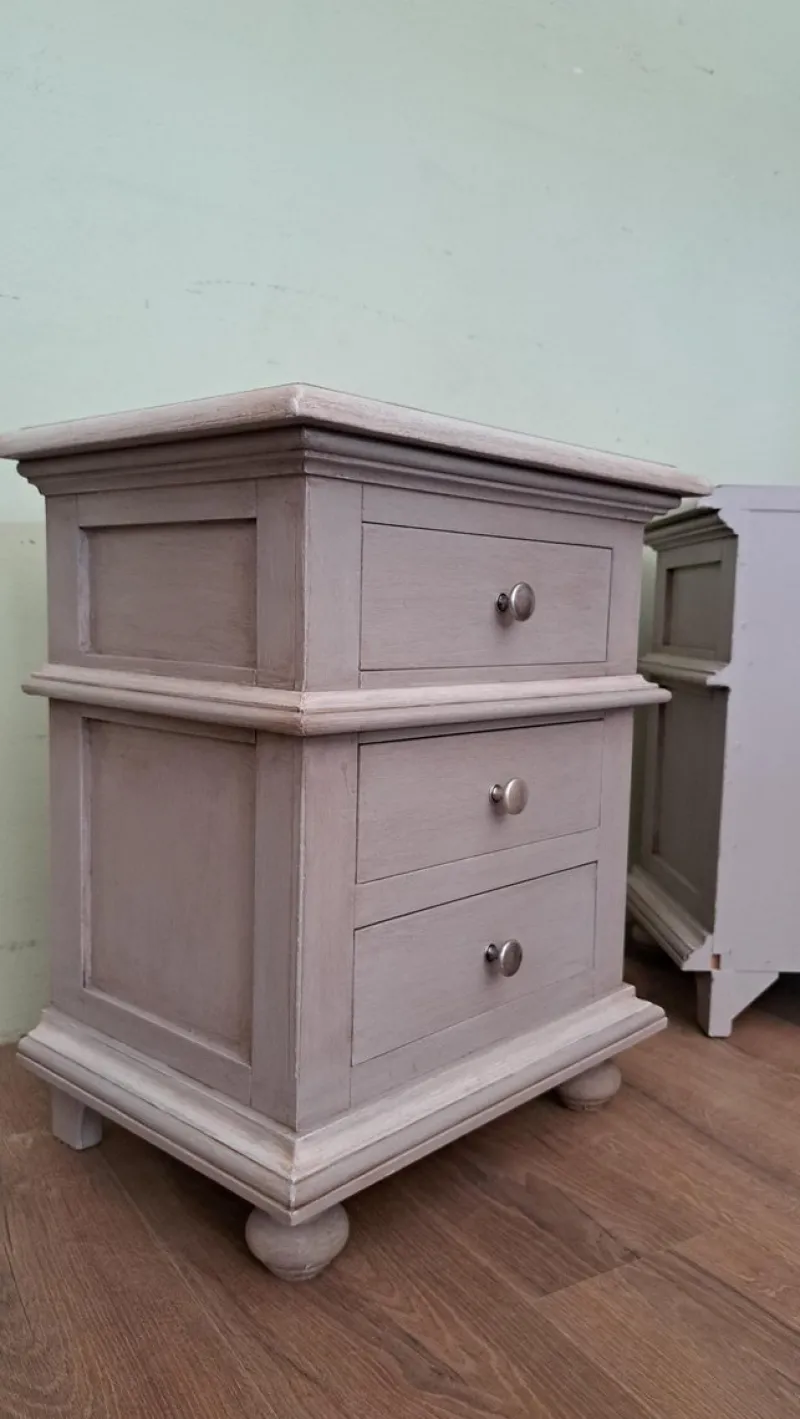 Pamono Lacquered Bedside Tables with Drawers, Set of 2> Nightstands