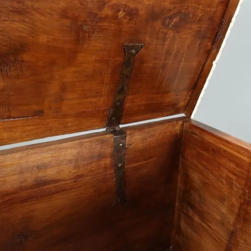 Pamono Lacquered Walnut Chest, 18th Century> Trunks Crates & Baskets
