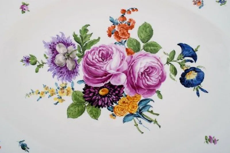 Pamono Large Antique Dish in Hand-Painted Porcelain with Floral Motifs from KPM, Berlin> Serving Dishes