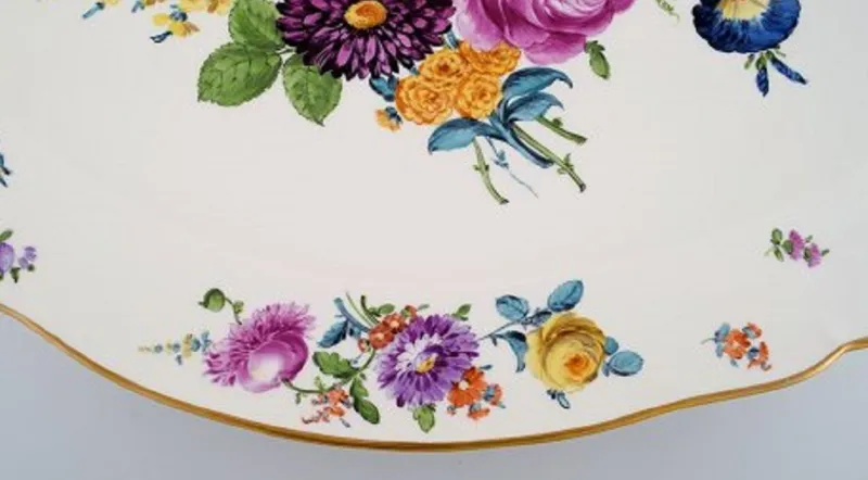 Pamono Large Antique Dish in Hand-Painted Porcelain with Floral Motifs from KPM, Berlin> Serving Dishes