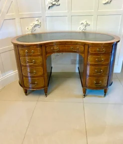 Pamono Large Antique Edwardian Inlaid Mahogany Freestanding Kidney Shaped Desk, 1900s><noscript><img width=
