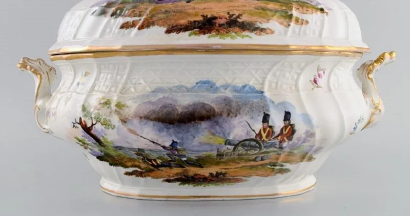 Clearance Pamono Large Antique Lidded Tureen in Hand-Painted Porcelain from Meissen