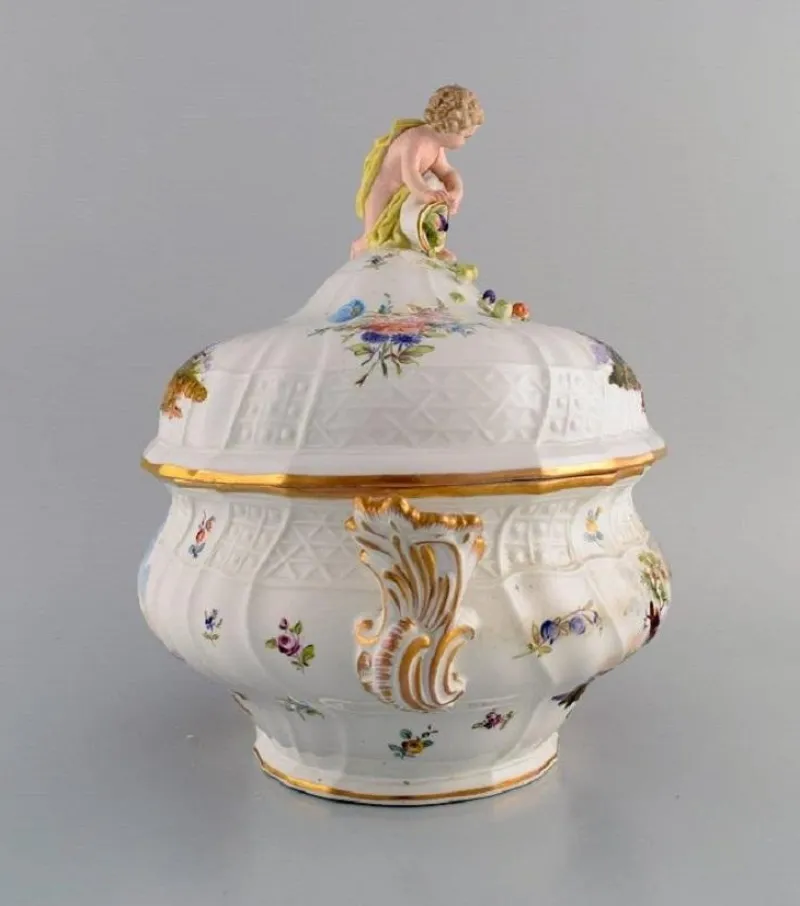 Clearance Pamono Large Antique Lidded Tureen in Hand-Painted Porcelain from Meissen