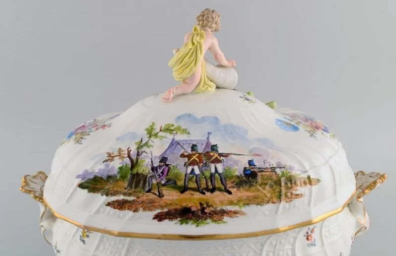 Clearance Pamono Large Antique Lidded Tureen in Hand-Painted Porcelain from Meissen