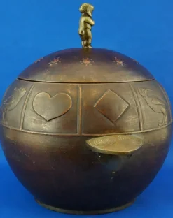 Online Pamono Large Art Deco Champagne Cooler or Ice Holder in Embossed Copper with Bronze Cherub-Shaped Lid and Knob attributed to Josef Hoffmann for Wiener Werkstätte, Austria, Early 1900s