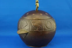 Online Pamono Large Art Deco Champagne Cooler or Ice Holder in Embossed Copper with Bronze Cherub-Shaped Lid and Knob attributed to Josef Hoffmann for Wiener Werkstätte, Austria, Early 1900s