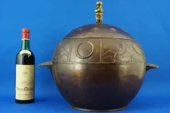 Online Pamono Large Art Deco Champagne Cooler or Ice Holder in Embossed Copper with Bronze Cherub-Shaped Lid and Knob attributed to Josef Hoffmann for Wiener Werkstätte, Austria, Early 1900s