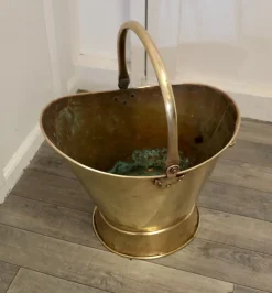 Pamono Large Art Nouveau Brass Helmet Coal Scuttle, 1880><noscript><img width=