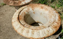 Pamono Large Cast Iron Garden Planters, 1900s, Set of 2><noscript><img width=