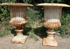 Pamono Large Cast Iron Garden Planters, 1900s, Set of 2><noscript><img width=