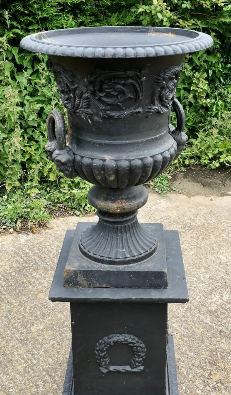 Pamono Large Cast Iron Urn, 1920> Garden Accessories