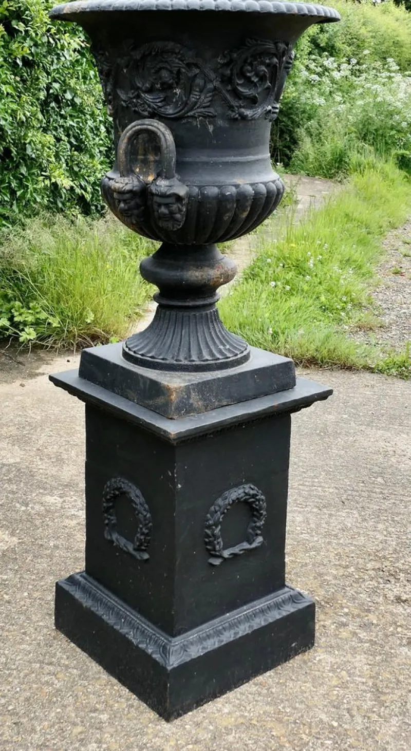 Pamono Large Cast Iron Urn, 1920> Garden Accessories