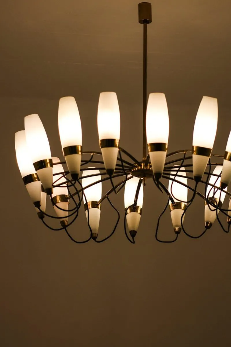 Pamono Large Chandelier in Opaline Glass and Brass from Stilnovo, 1950s> Ceiling Lights