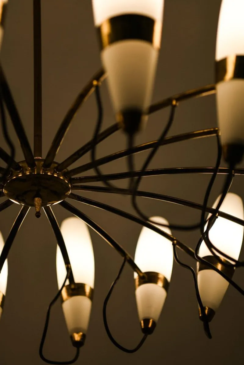 Pamono Large Chandelier in Opaline Glass and Brass from Stilnovo, 1950s> Ceiling Lights