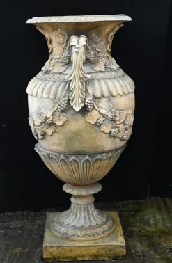 Pamono Large English Stone Garden Urns, Set of 2><noscript><img width=
