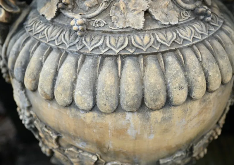 Pamono Large English Stone Garden Urns, Set of 2> Garden Accessories