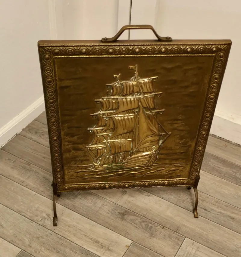 Outlet Pamono Large Fire Screen in Brass, 1920