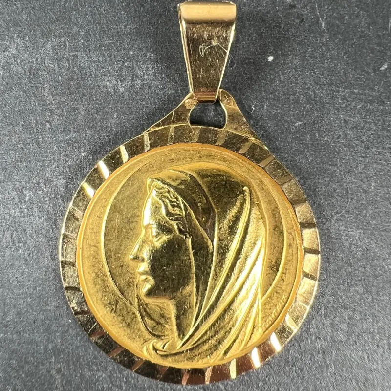 Pamono Large French 18 Karat Yellow Gold Virgin Mary Charm Pendant Medal, 1960s> Necklaces