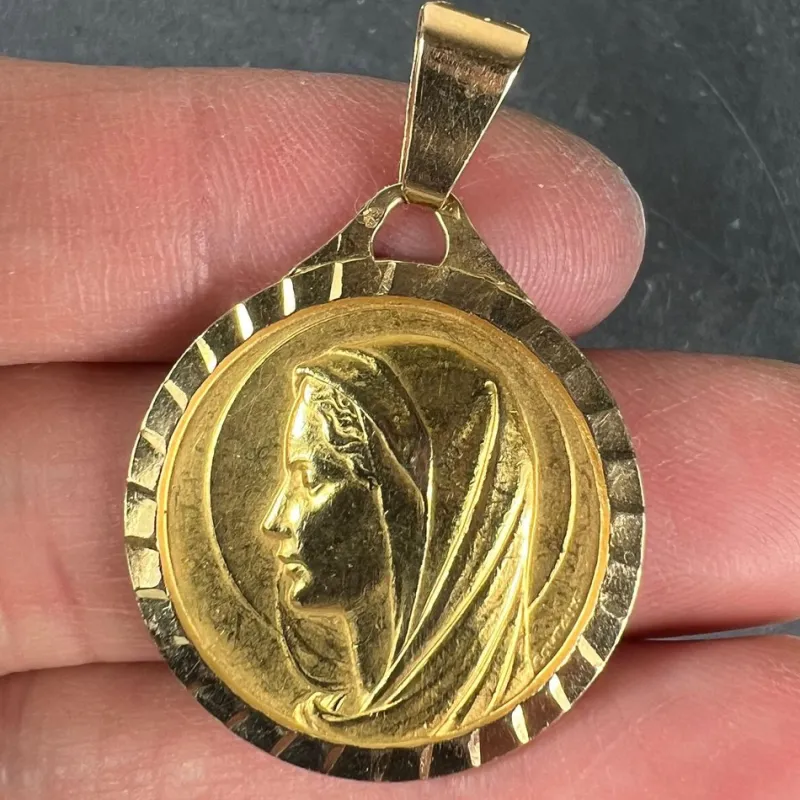 Pamono Large French 18 Karat Yellow Gold Virgin Mary Charm Pendant Medal, 1960s> Necklaces