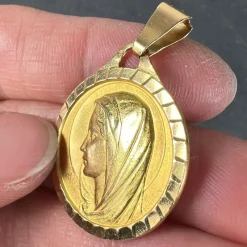 Pamono Large French 18 Karat Yellow Gold Virgin Mary Charm Pendant Medal, 1960s><noscript><img width=