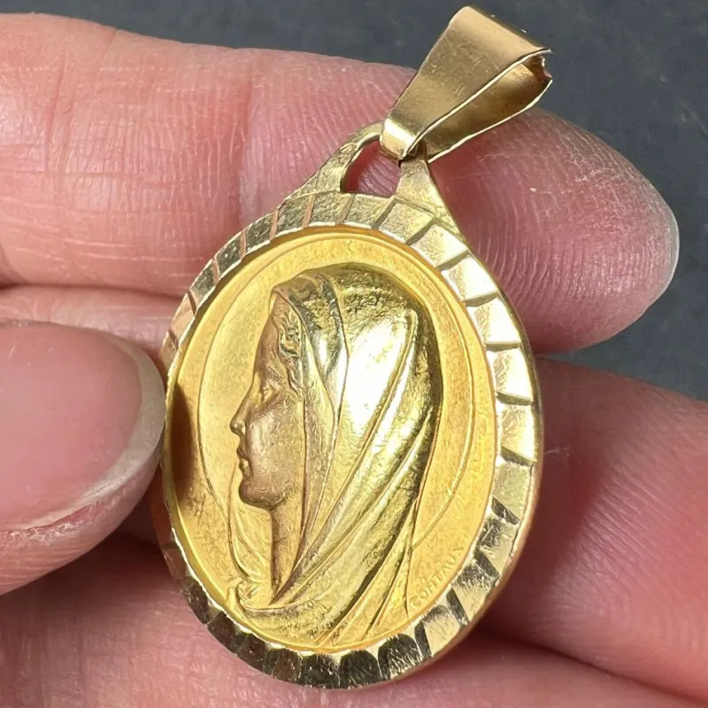 Pamono Large French 18 Karat Yellow Gold Virgin Mary Charm Pendant Medal, 1960s> Necklaces